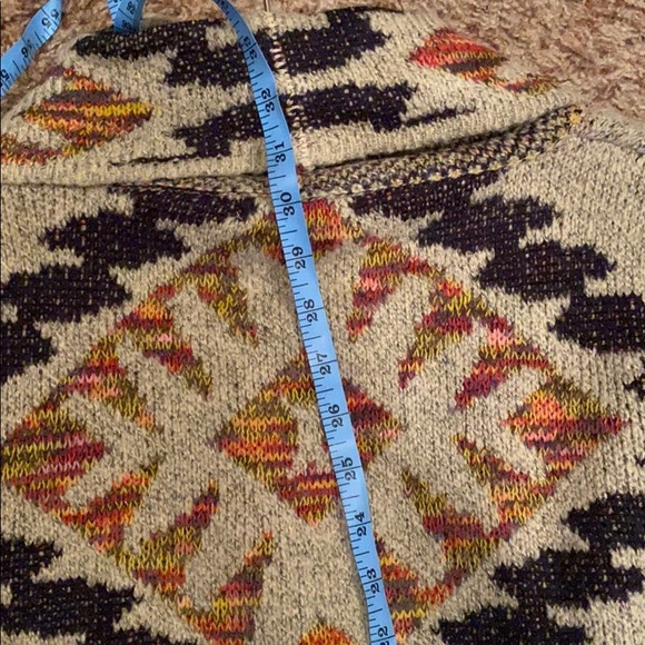 Geometric Sweater - Picture 6 of 8